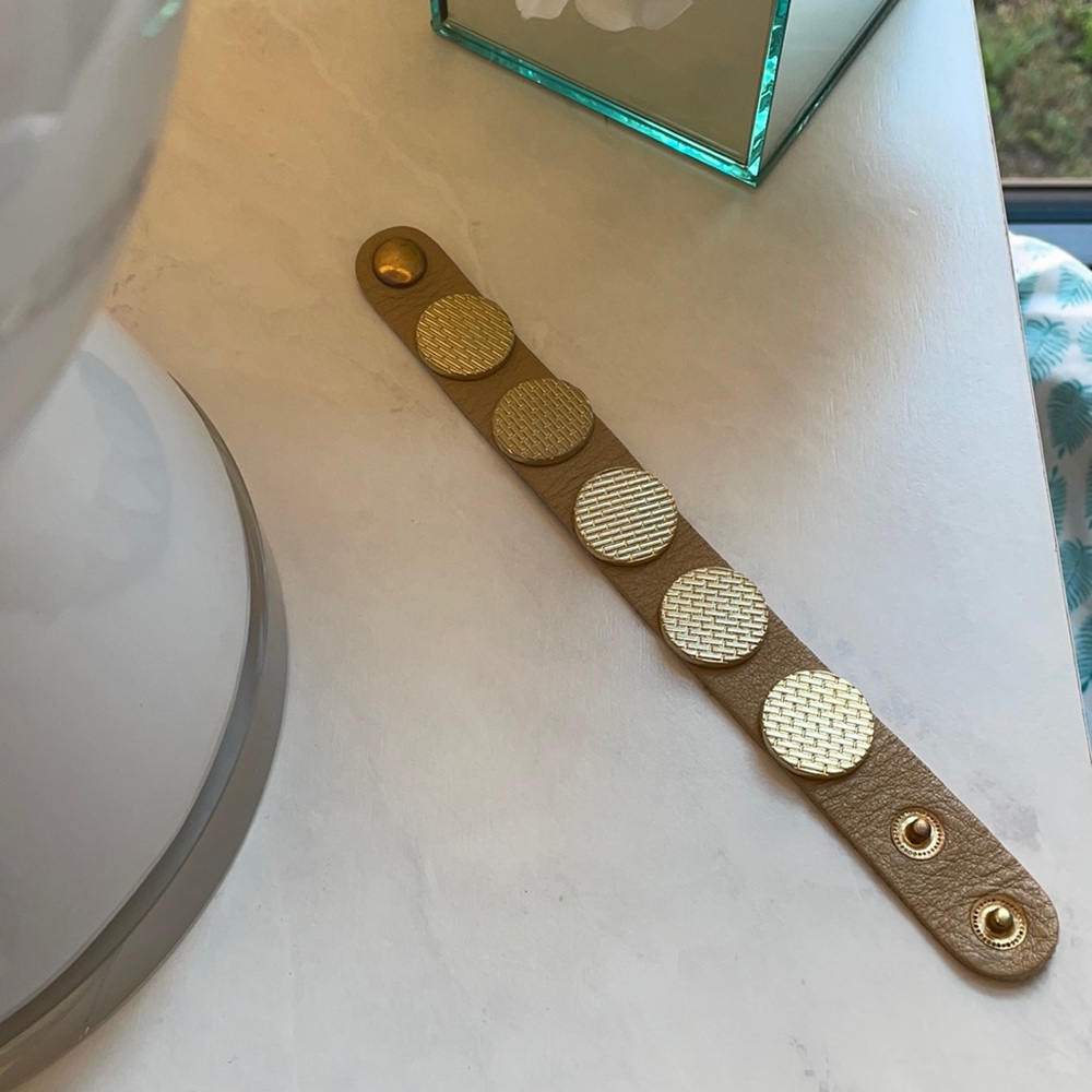 Adjustable gold circle leather bracelet